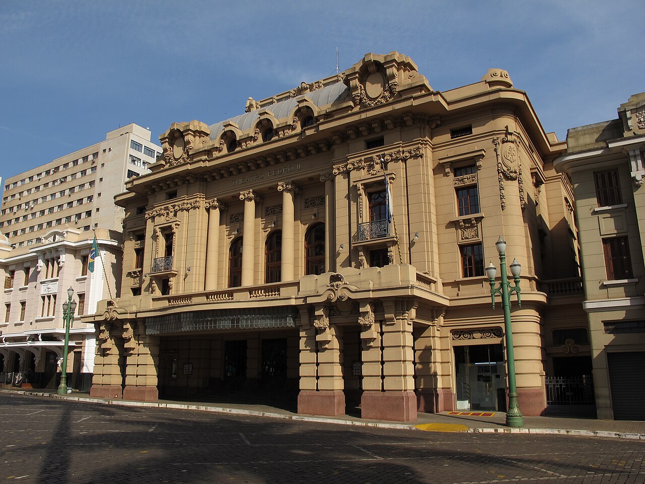 Fachada do Theatro Pedro II no centro de Ribeirão Preto, São Paulo